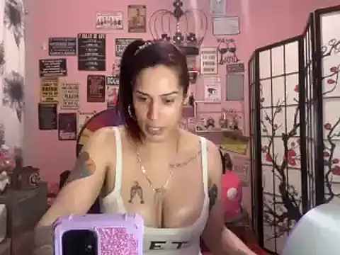 Snapshot of latinacubana chatting on 12, 3, 2025 latinacubana online show from 12, 3, 2025