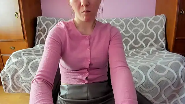 Snapshot of HolmesAriana chatting on 4, 12, 2024 HolmesAriana online show from 4, 12, 2024