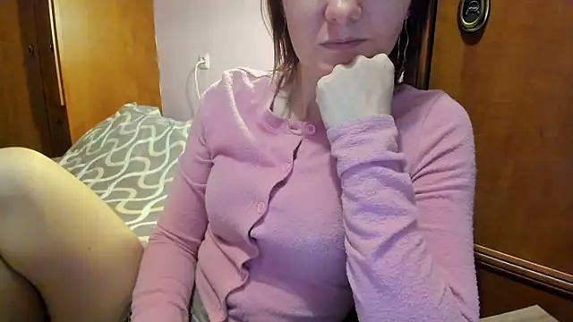 Snapshot of HolmesAriana chatting on 16, 9, 2025 HolmesAriana online show from 16, 9, 2025