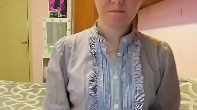 Snapshot of HolmesAriana chatting on 22, 10, 2025 HolmesAriana online show from 22, 10, 2025
