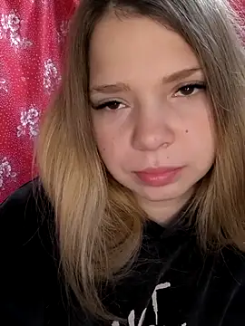 Snapshot of Zuli_Kiska chatting on 5, 12, 2025 Zuli Kiska online show from 5, 12, 2025