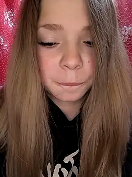 Snapshot of Zuli_Kiska chatting on 14, 12, 2025 Zuli Kiska online show from 14, 12, 2025