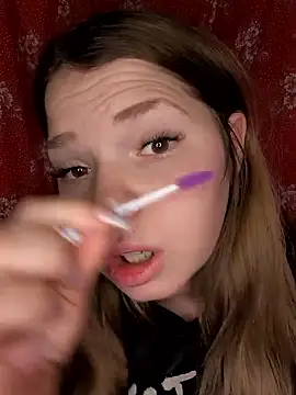 Snapshot of Zuli_Kiska chatting on 19, 12, 2025 Zuli Kiska online show from 19, 12, 2025