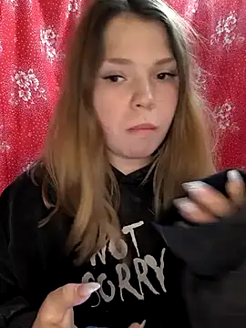 Snapshot of Zuli_Kiska chatting on 20, 12, 2025 Zuli Kiska online show from 20, 12, 2025