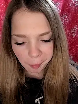 Snapshot of Zuli_Kiska chatting on 5, 1, 2026 Zuli Kiska online show from 5, 1, 2026