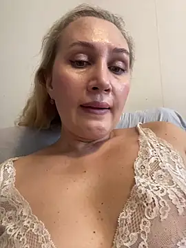 Snapshot of YourBlondee chatting on 10, 12, 2024 YourBlondee online show from 10, 12, 2024