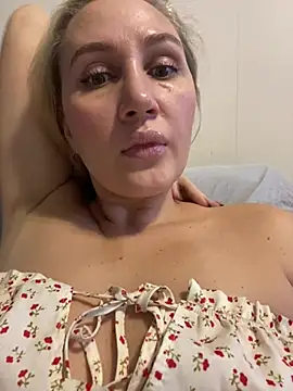 Snapshot of YourBlondee chatting on 17, 12, 2024 YourBlondee online show from 17, 12, 2024