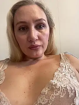 Snapshot of YourBlondee chatting on 20, 12, 2024 YourBlondee online show from 20, 12, 2024