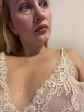 Snapshot of YourBlondee chatting on 24, 12, 2024 YourBlondee online show from 24, 12, 2024