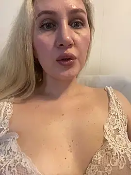 Snapshot of YourBlondee chatting on 22, 1, 2025 YourBlondee online show from 22, 1, 2025