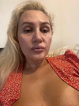 Snapshot of YourBlondee chatting on 22, 9, 2025 YourBlondee online show from 22, 9, 2025