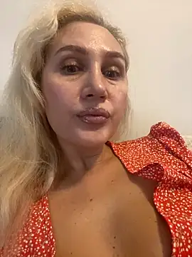 Snapshot of YourBlondee chatting on 24, 9, 2025 YourBlondee online show from 24, 9, 2025