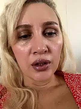 Snapshot of YourBlondee chatting on 25, 9, 2025 YourBlondee online show from 25, 9, 2025
