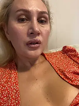 Snapshot of YourBlondee chatting on 3, 10, 2025 YourBlondee online show from 3, 10, 2025