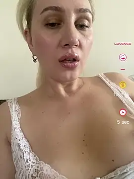 YourBlondee online show from 9, 6, 2026