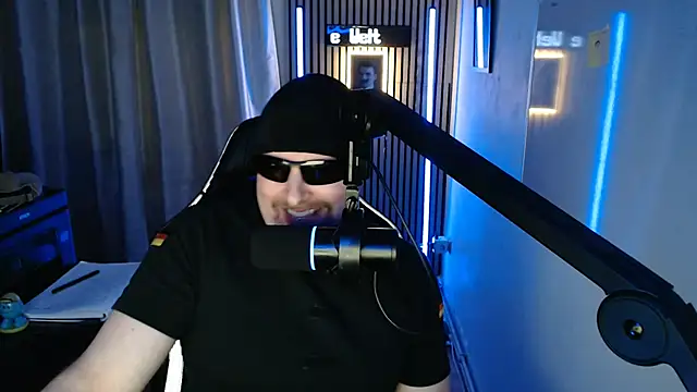 Snapshot of DerPornoPete chatting on 10, 11, 2025 DerPornoPete online show from 10, 11, 2025
