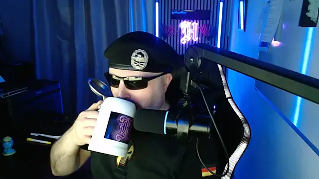 Snapshot of DerPornoPete chatting on 10, 6, 2026 DerPornoPete online show from 10, 6, 2026