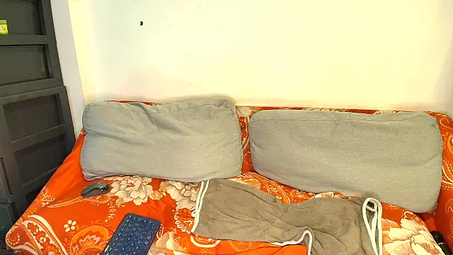 Snapshot of jhon_gade chatting on 21, 10, 2025 jhon gade online show from 21, 10, 2025