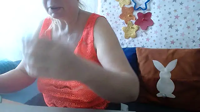 Snapshot of QueenLana chatting on 20, 4, 2026 QueenLana online show from 20, 4, 2026