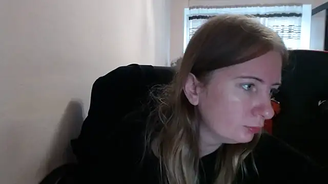 Snapshot of PeterAndJen chatting on 9, 10, 2025 PeterAndJen online show from 9, 10, 2025