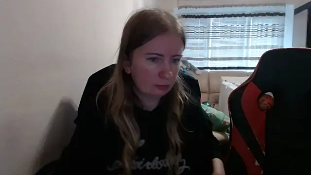 Snapshot of PeterAndJen chatting on 10, 10, 2025 PeterAndJen online show from 10, 10, 2025