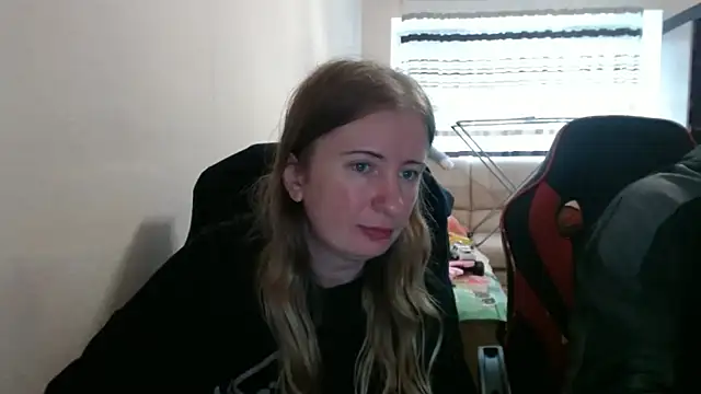 Snapshot of PeterAndJen chatting on 11, 10, 2025 PeterAndJen online show from 11, 10, 2025