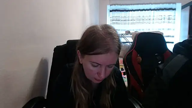 Snapshot of PeterAndJen chatting on 14, 10, 2025 PeterAndJen online show from 14, 10, 2025