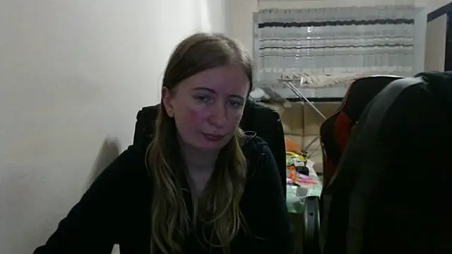 Snapshot of PeterAndJen chatting on 14, 10, 2025 PeterAndJen online show from 14, 10, 2025