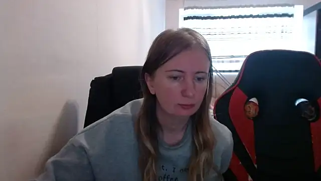 Snapshot of PeterAndJen chatting on 15, 10, 2025 PeterAndJen online show from 15, 10, 2025