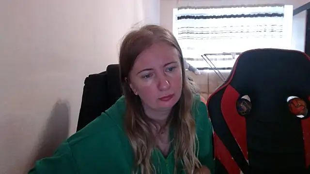 Snapshot of PeterAndJen chatting on 17, 10, 2025 PeterAndJen online show from 17, 10, 2025