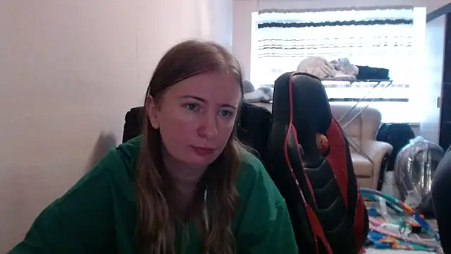 Snapshot of PeterAndJen chatting on 19, 10, 2025 PeterAndJen online show from 19, 10, 2025