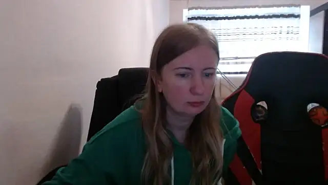 Snapshot of PeterAndJen chatting on 20, 10, 2025 PeterAndJen online show from 20, 10, 2025