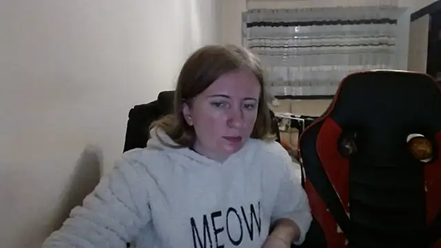 Snapshot of PeterAndJen chatting on 26, 10, 2025 PeterAndJen online show from 26, 10, 2025