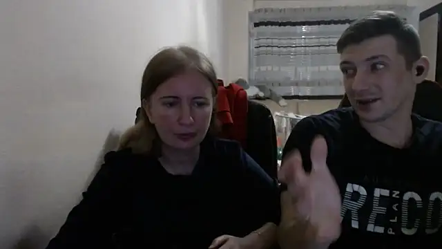 Snapshot of PeterAndJen chatting on 27, 10, 2025 PeterAndJen online show from 27, 10, 2025