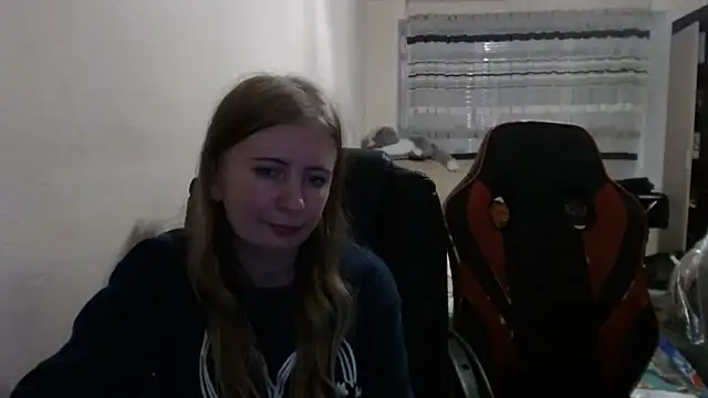 Snapshot of PeterAndJen chatting on 29, 10, 2025 PeterAndJen online show from 29, 10, 2025