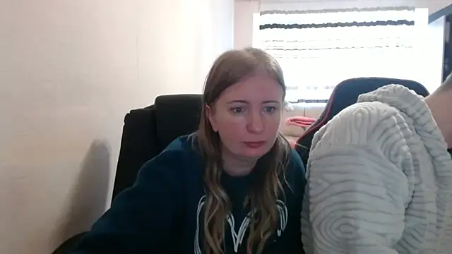 Snapshot of PeterAndJen chatting on 30, 10, 2025 PeterAndJen online show from 30, 10, 2025