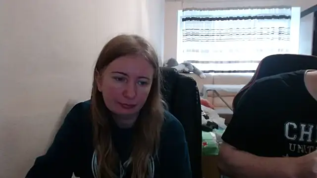 Snapshot of PeterAndJen chatting on 4, 11, 2025 PeterAndJen online show from 4, 11, 2025