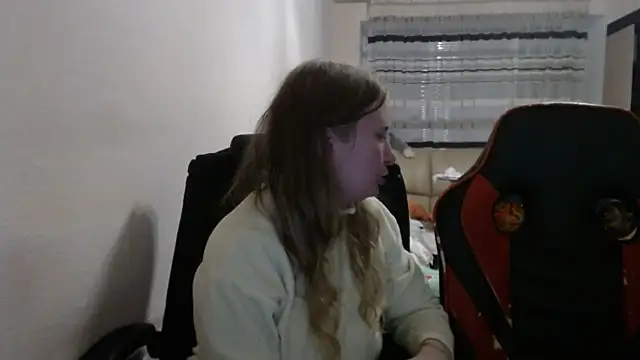 Snapshot of PeterAndJen chatting on 5, 11, 2025 PeterAndJen online show from 5, 11, 2025