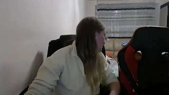 Snapshot of PeterAndJen chatting on 6, 11, 2025 PeterAndJen online show from 6, 11, 2025