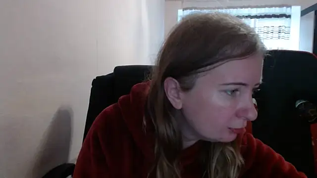 Snapshot of PeterAndJen chatting on 13, 11, 2025 PeterAndJen online show from 13, 11, 2025