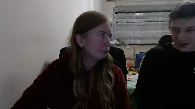 Snapshot of PeterAndJen chatting on 16, 11, 2025 PeterAndJen online show from 16, 11, 2025