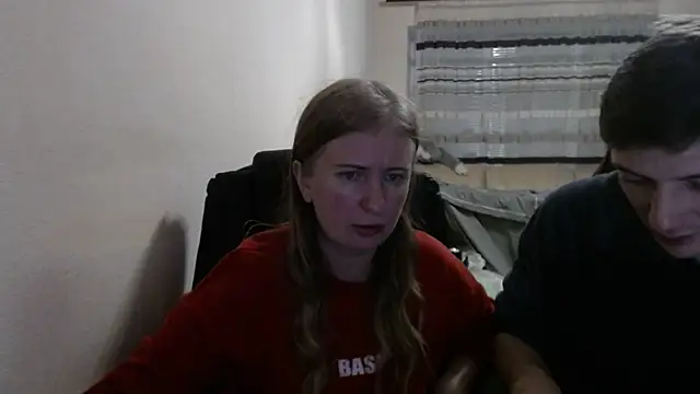 Snapshot of PeterAndJen chatting on 17, 11, 2025 PeterAndJen online show from 17, 11, 2025