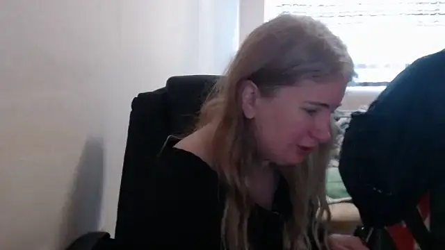 Snapshot of PeterAndJen chatting on 4, 4, 2026 PeterAndJen online show from 4, 4, 2026