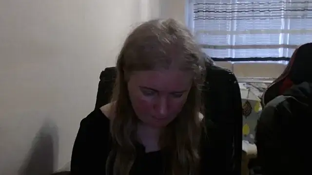 Snapshot of PeterAndJen chatting on 4, 4, 2026 PeterAndJen online show from 4, 4, 2026