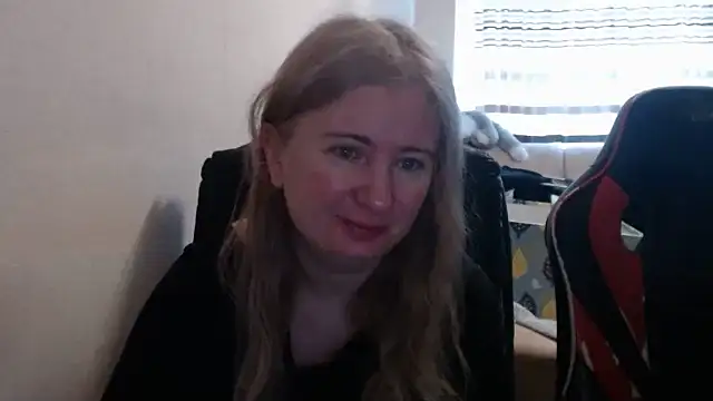 Snapshot of PeterAndJen chatting on 6, 4, 2026 PeterAndJen online show from 6, 4, 2026