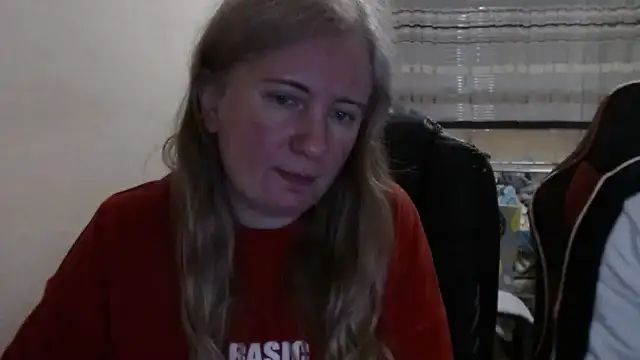 Snapshot of PeterAndJen chatting on 12, 4, 2026 PeterAndJen online show from 12, 4, 2026