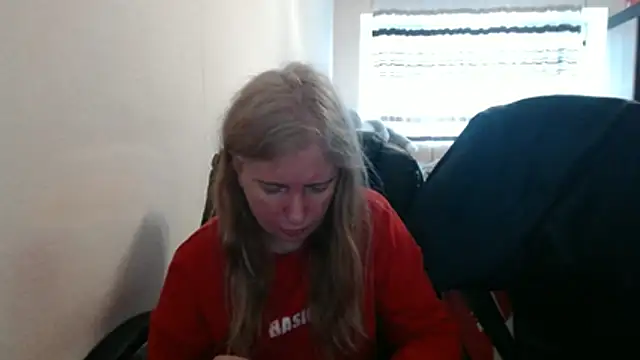 Snapshot of PeterAndJen chatting on 13, 4, 2026 PeterAndJen online show from 13, 4, 2026