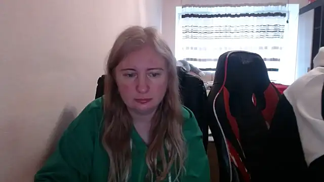 Snapshot of PeterAndJen chatting on 15, 4, 2026 PeterAndJen online show from 15, 4, 2026