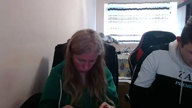 Snapshot of PeterAndJen chatting on 15, 4, 2026 PeterAndJen online show from 15, 4, 2026