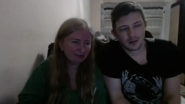 Snapshot of PeterAndJen chatting on 15, 4, 2026 PeterAndJen online show from 15, 4, 2026